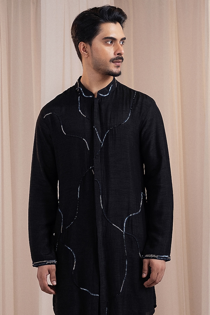 Black Silk Thread Embroidered Kurta Set by Smriti by Anju Agarwal Men at Pernia's Pop Up Shop