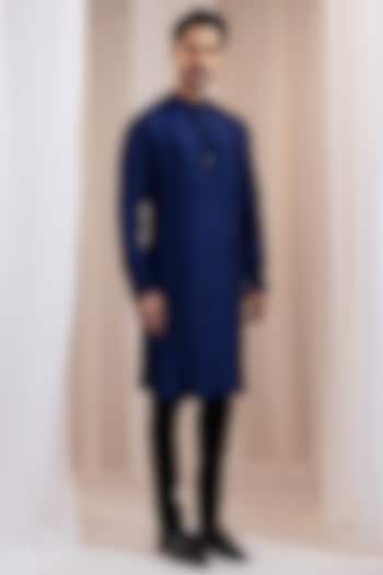Blue Silk Thread Embroidered Kurta Set by Smriti By Anju Agarwal Men at Pernia's Pop Up Shop