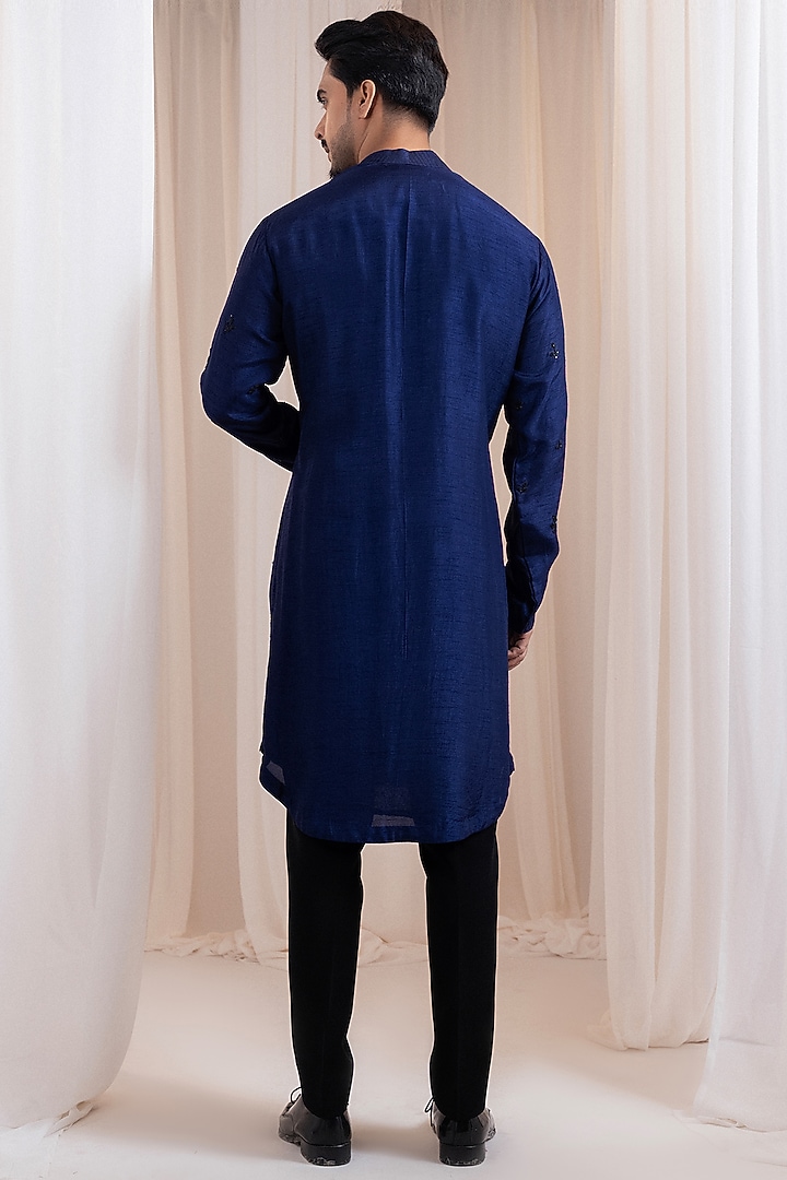 Blue Silk Thread Embroidered Kurta Set by Smriti by Anju Agarwal Men at Pernia's Pop Up Shop