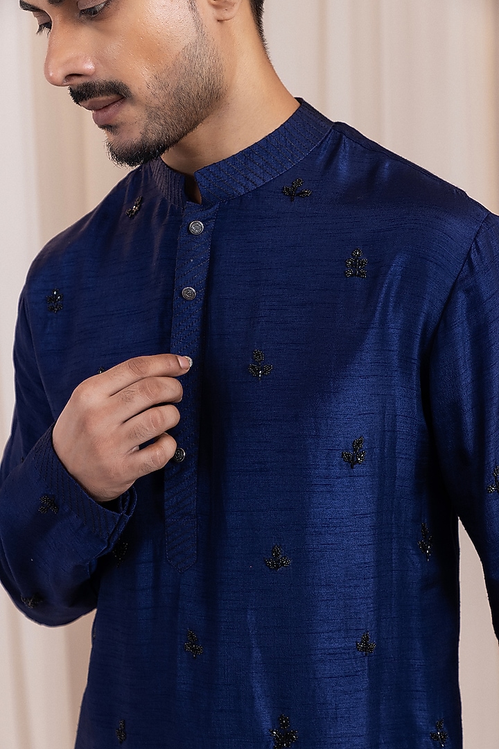 Blue Silk Thread Embroidered Kurta Set by Smriti by Anju Agarwal Men at Pernia's Pop Up Shop