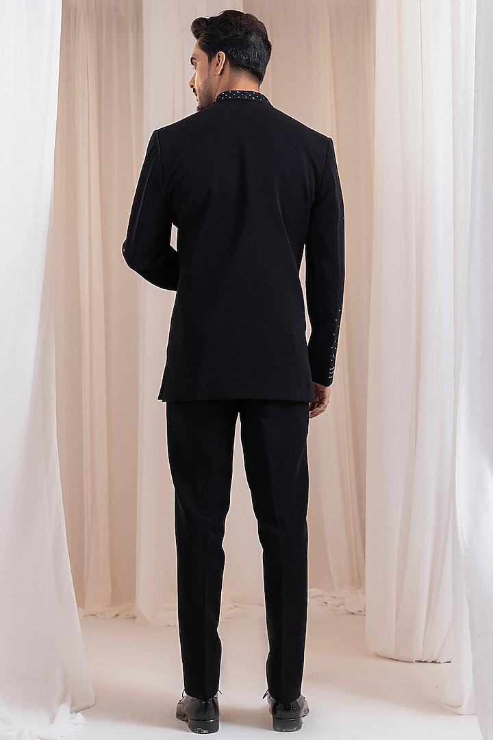 Black Lachka Thread Embroidered Wedding Bandhgala Set by Smriti by Anju Agarwal Men at Pernia's Pop Up Shop