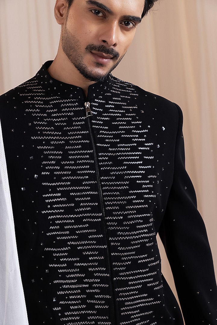 Black Lachka Thread Embroidered Wedding Bandhgala Set by Smriti by Anju Agarwal Men at Pernia's Pop Up Shop