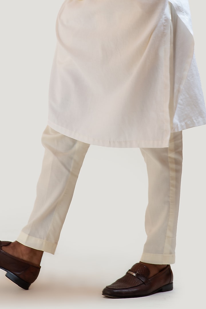 Ivory Embroidered Draped Kurta Set by Smriti by Anju Agarwal Men at Pernia's Pop Up Shop