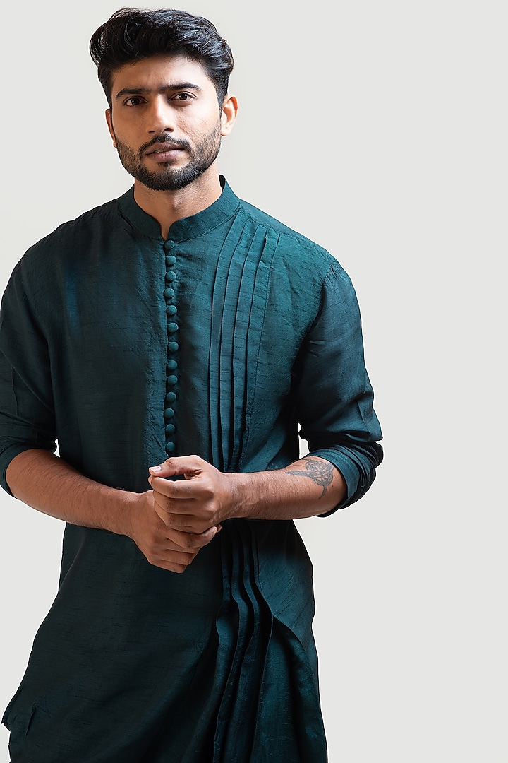 Green Bamberg Silk Draped Kurta Set by Smriti by Anju Agarwal Men at Pernia's Pop Up Shop