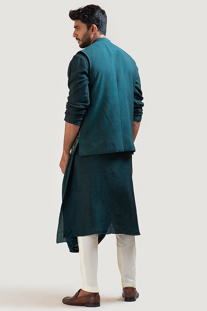 Moss Green Bemberg Silk Embroidered Bundi Jacket by Smriti by Anju Agarwal Men at Pernia's Pop Up Shop
