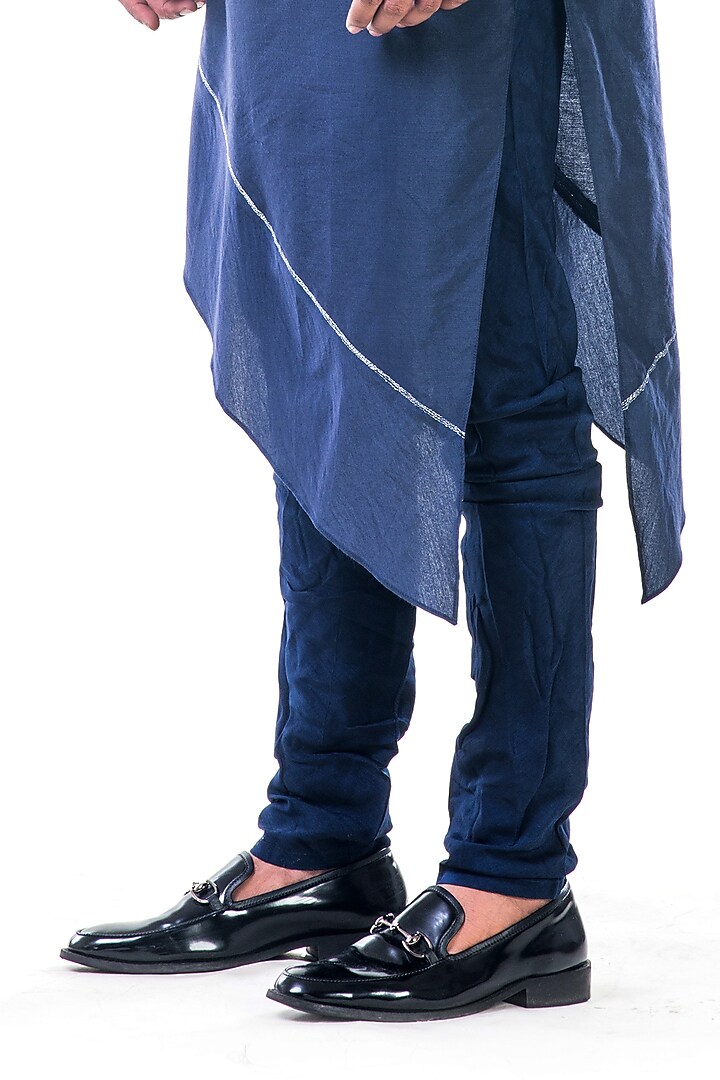 Midnight Blue Katan Silk Kasab Embroidered Kurta Set by Smriti By Anju Agarwal Men at Pernia's Pop Up Shop