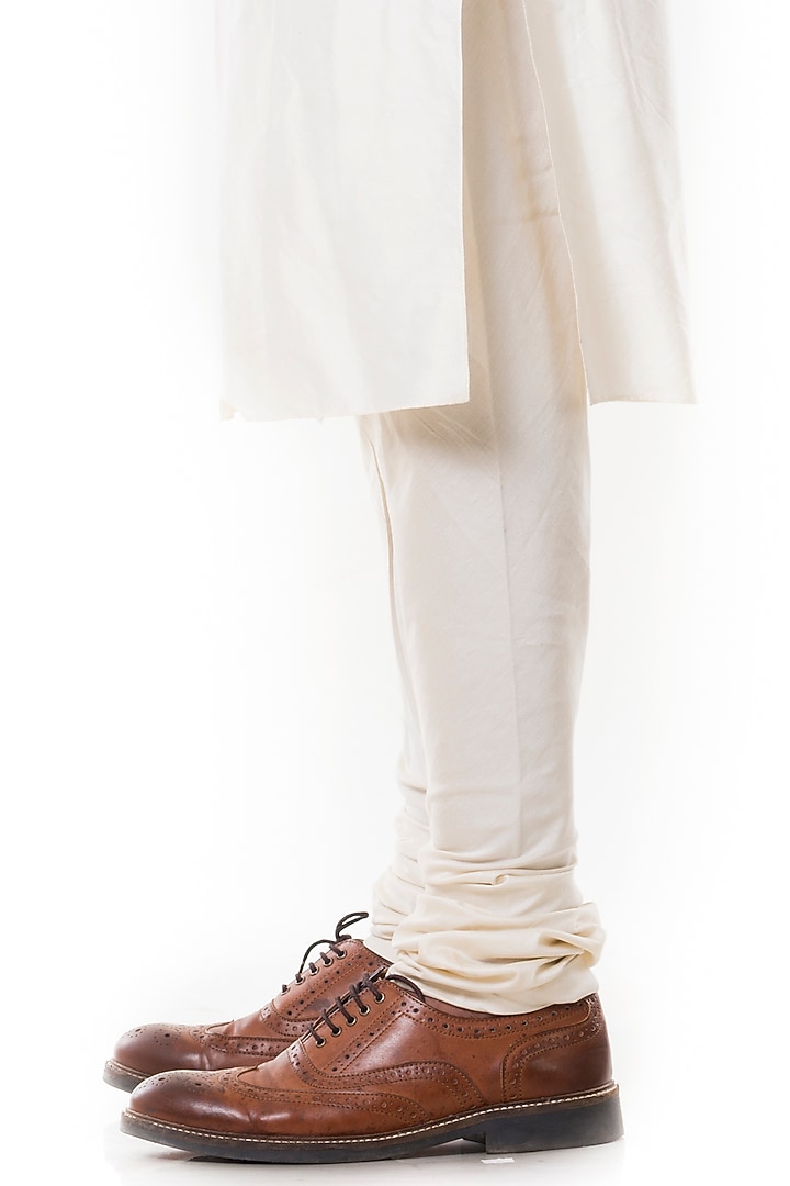 Pink Raw Silk Embroidered Bundi Jacket Set by Smriti By Anju Agarwal Men at Pernia's Pop Up Shop