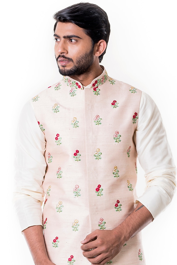 Light Peach Raw Silk Embroidered Bundi Jacket Set by Smriti By Anju Agarwal Men at Pernia's Pop Up Shop
