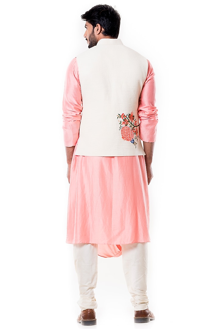 Off-White Muslin Quilted Bundi Jacket Set by Smriti By Anju Agarwal Men at Pernia's Pop Up Shop