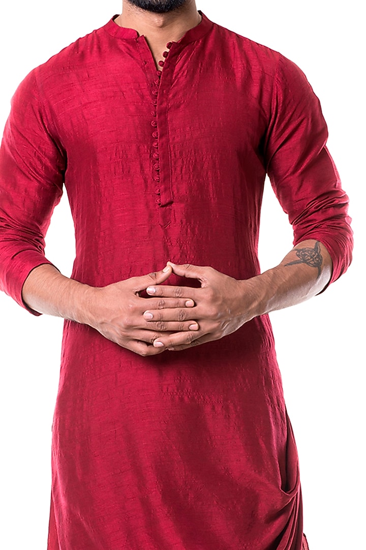 Maroon Bamberg Silk Kurta Set by Smriti By Anju Agarwal Men at Pernia's Pop Up Shop