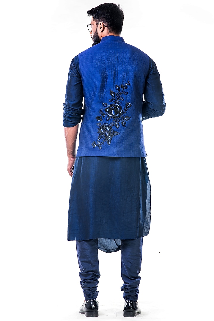 Cobalt Blue Katan Silk Floral Thread Embroidered Quilted Bundi Jacket by Smriti By Anju Agarwal Men at Pernia's Pop Up Shop