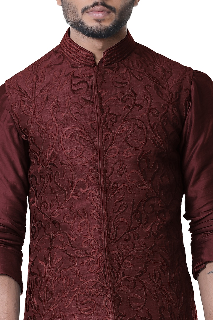 Wine Lucknowi Bundi Jacket Set by Smriti By Anju Agarwal Men at Pernia's Pop Up Shop