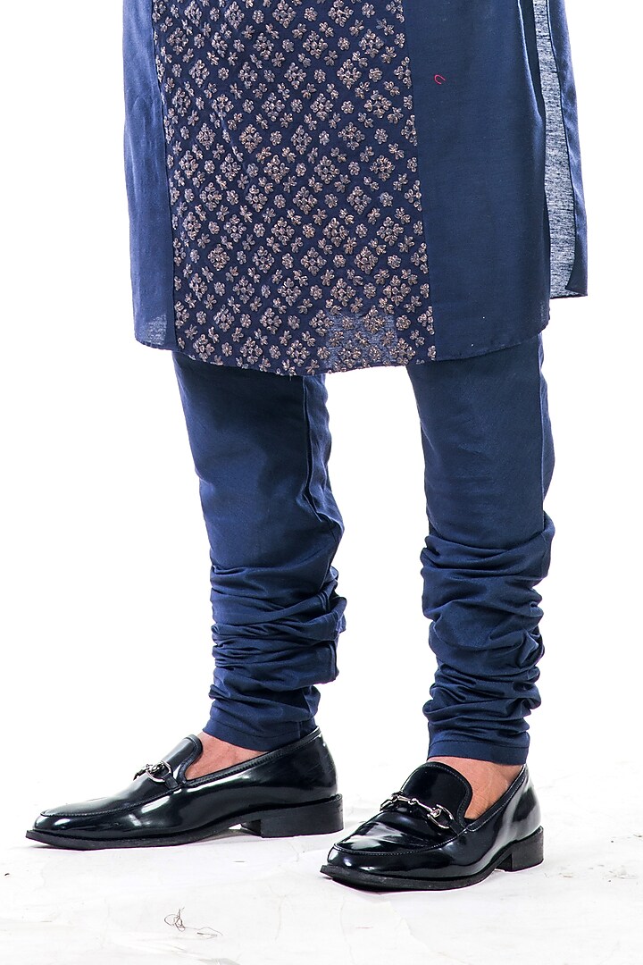 Midnight Blue Cotton Silk Kasab Embroidered Kurta Set by Smriti By Anju Agarwal Men at Pernia's Pop Up Shop