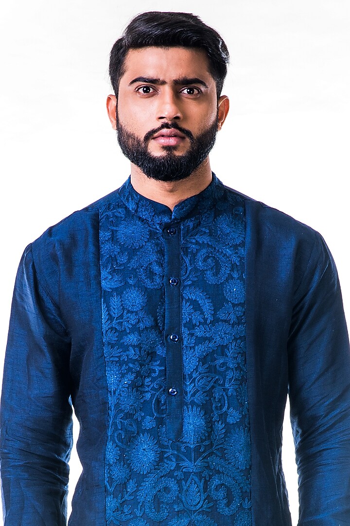 Cobalt Blue Cotton Silk Aari Embroidered Kurta Set by Smriti By Anju Agarwal Men at Pernia's Pop Up Shop