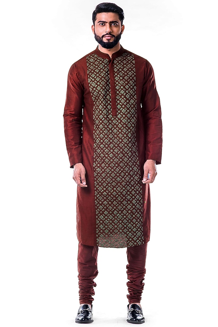 Maroon Kasab Embroidered Kurta Set by Smriti By Anju Agarwal Men at Pernia's Pop Up Shop