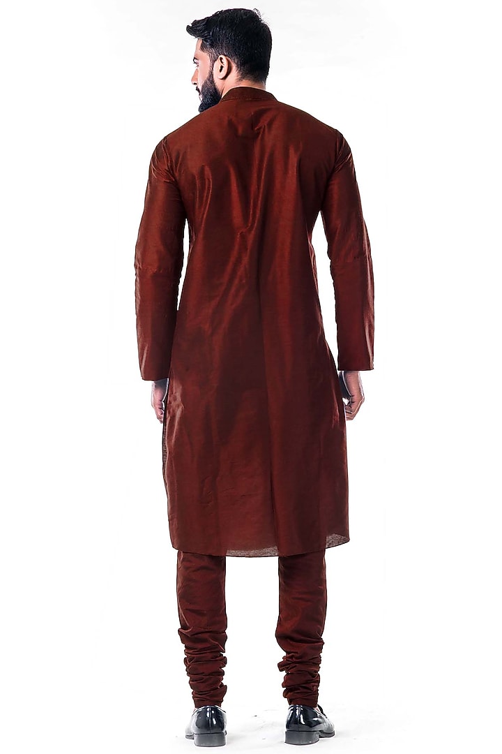 Maroon Kasab Embroidered Kurta Set by Smriti By Anju Agarwal Men at Pernia's Pop Up Shop