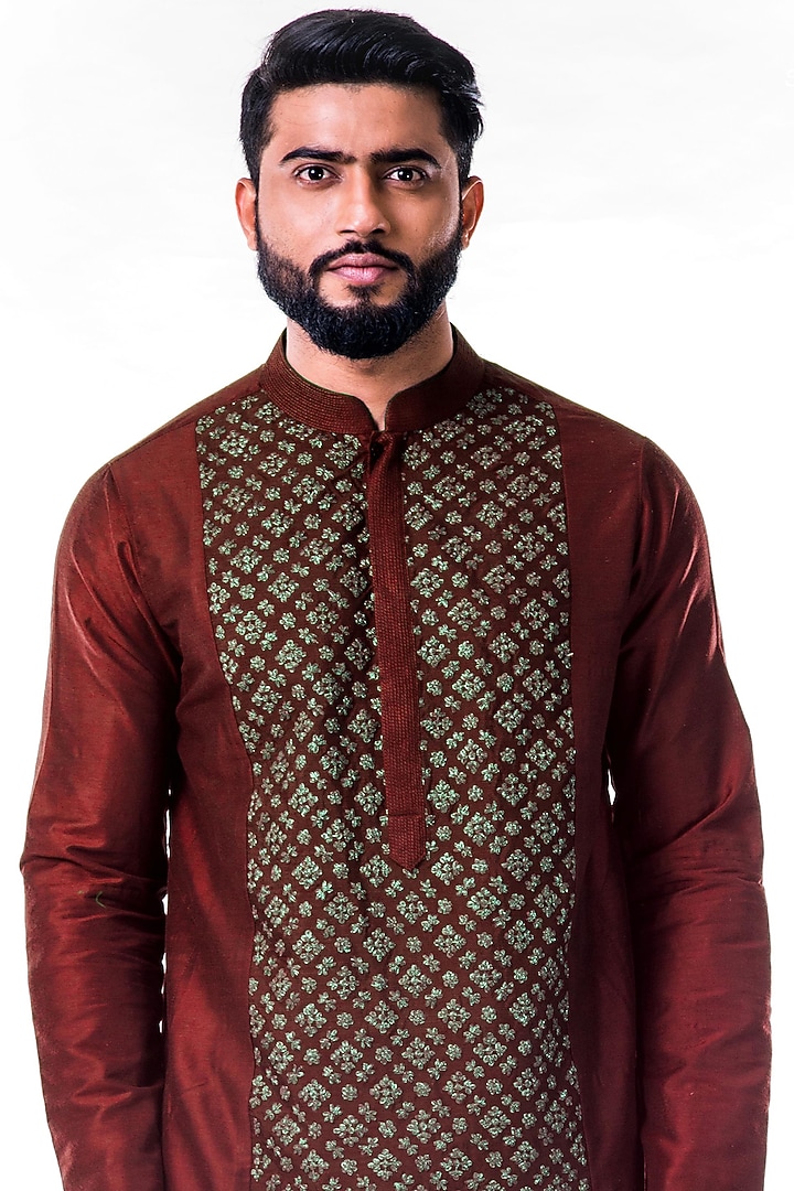 Maroon Kasab Embroidered Kurta Set by Smriti By Anju Agarwal Men at Pernia's Pop Up Shop