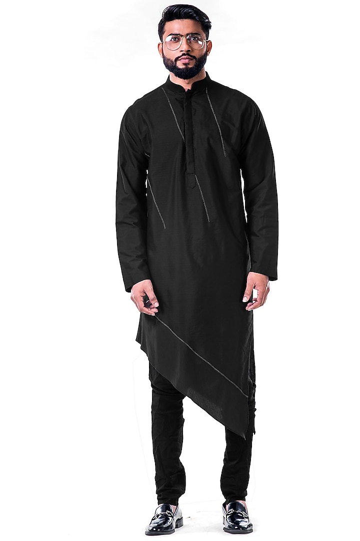 Black Embroidered Asymmetrical Kurta Set by Smriti By Anju Agarwal Men