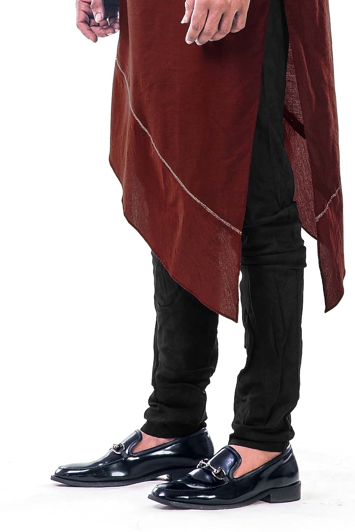 Maroon Embroidered Asymmetrical Kurta Set by Smriti By Anju Agarwal Men at Pernia's Pop Up Shop