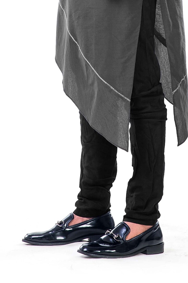Grey Cotton Silk Kasab Embroidered Asymmetrical Kurta Set by Smriti By Anju Agarwal Men at Pernia's Pop Up Shop
