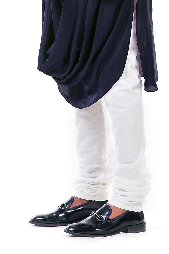 Navy Blue Silk Kurta Set by Smriti By Anju Agarwal Men at Pernia's Pop Up Shop