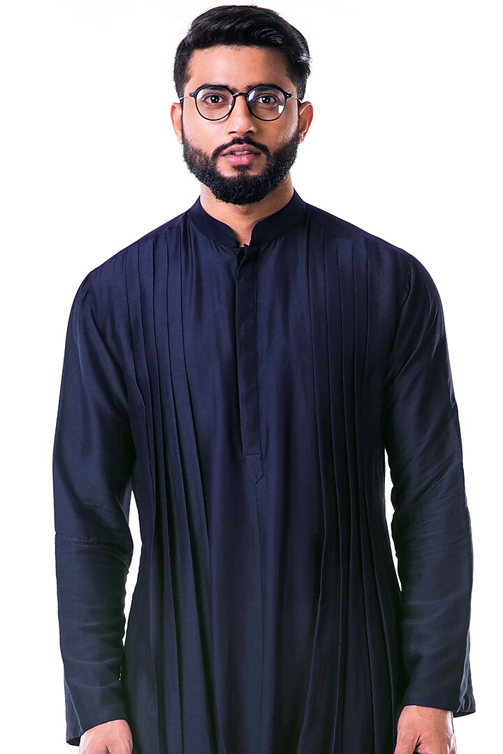 Navy Blue Silk Kurta Set by Smriti By Anju Agarwal Men at Pernia's Pop Up Shop