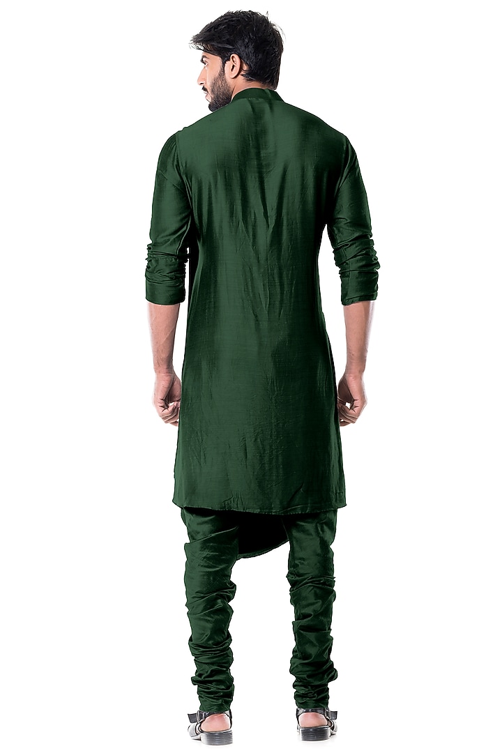 Forest Green Silk Kurta Set by Smriti By Anju Agarwal Men at Pernia's Pop Up Shop