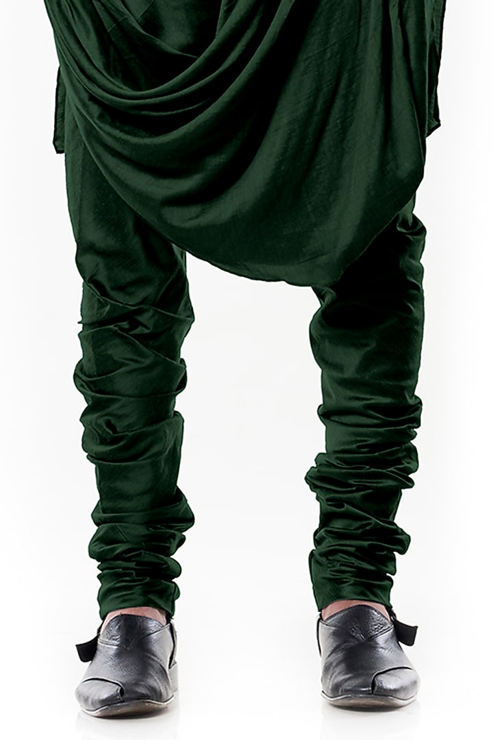 Forest Green Silk Kurta Set by Smriti By Anju Agarwal Men at Pernia's Pop Up Shop