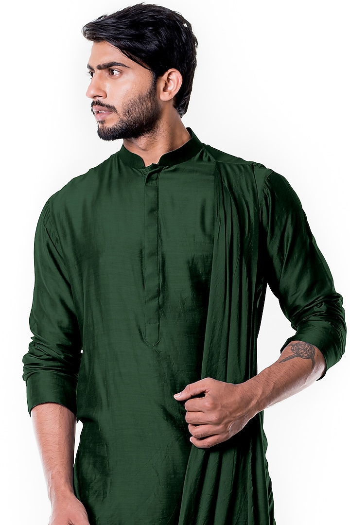 Forest Green Silk Kurta Set by Smriti By Anju Agarwal Men at Pernia's Pop Up Shop