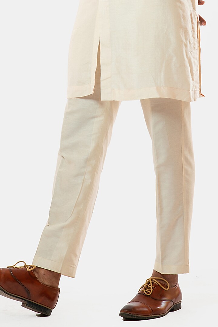 Cream Bamberg Silk Kurta Set by Smriti By Anju Agarwal Men at Pernia's Pop Up Shop