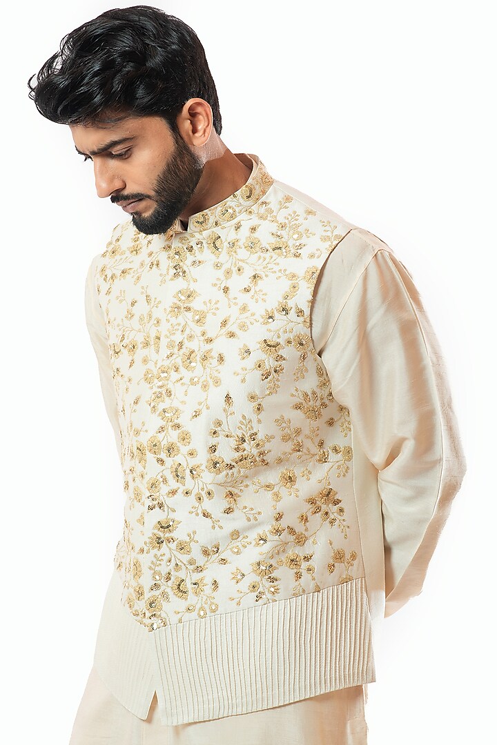 Cream Raw Silk Hand Embroidered Bundi Jacket Set by Smriti By Anju Agarwal Men at Pernia's Pop Up Shop