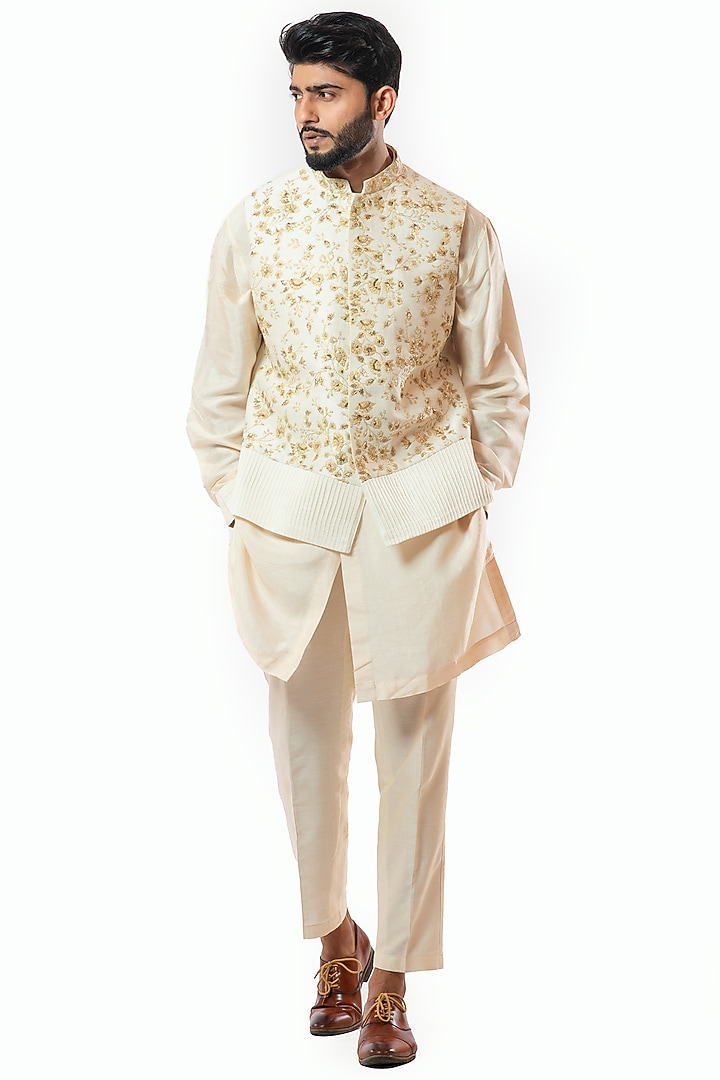 Cream Raw Silk Bundi Jacket by Smriti By Anju Agarwal Men at Pernia's Pop Up Shop