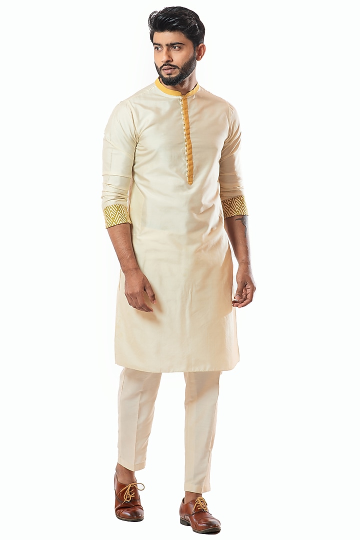 Cream Bemberg Silk Kurta Set by Smriti By Anju Agarwal Men at Pernia's Pop Up Shop