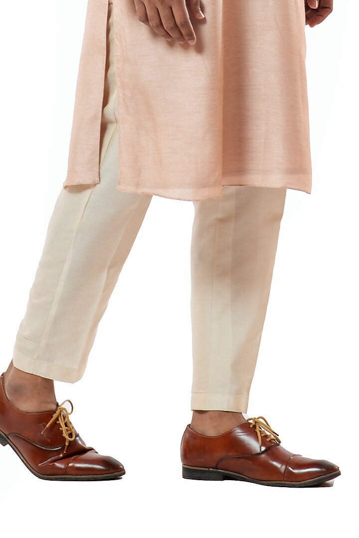 Powder Pink Embroidered Kurta Set by Smriti By Anju Agarwal Men at Pernia's Pop Up Shop