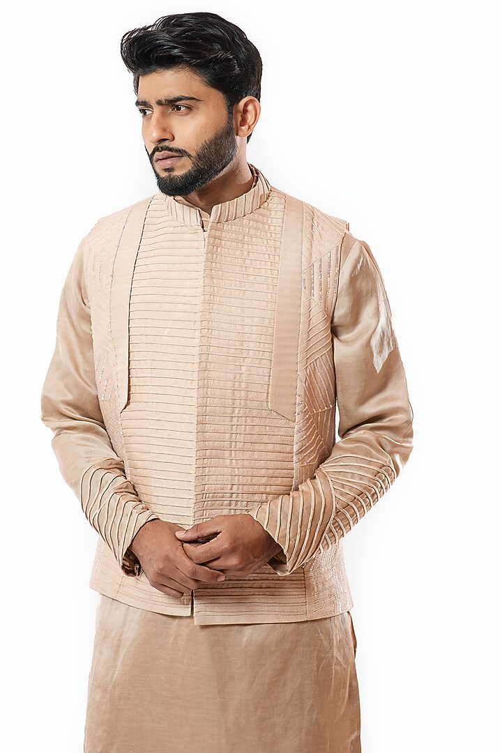 Dusty Rose Embroidered Bundi Jacket by Smriti By Anju Agarwal Men at Pernia's Pop Up Shop