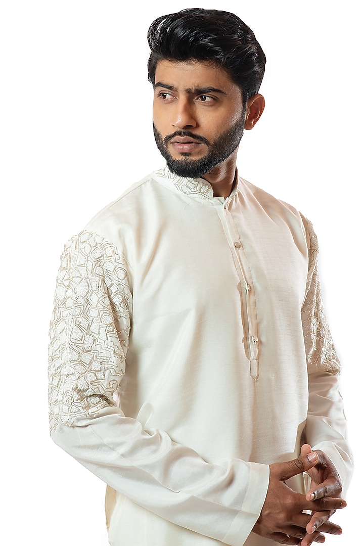 Ivory Embroidered Kurta Set by Smriti By Anju Agarwal Men at Pernia's Pop Up Shop