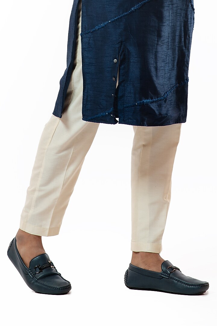Dark Navy Blue Bamberg Silk Hand Embroidered Kurta Set by Smriti By Anju Agarwal Men at Pernia's Pop Up Shop