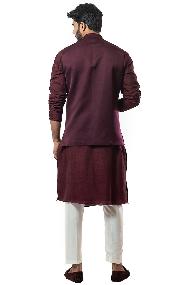 Wine Linen Satin Thread Hand Embroidered Bundi Jacket by Smriti By Anju Agarwal Men at Pernia's Pop Up Shop
