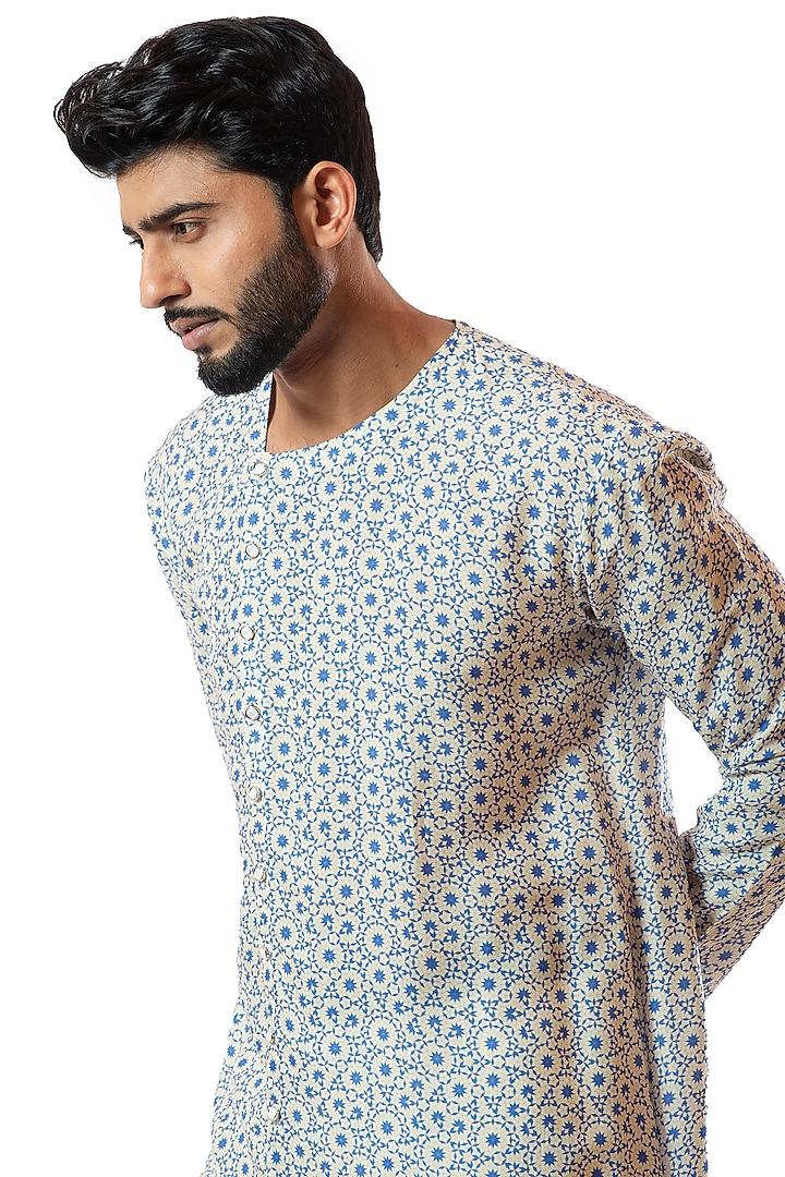 Ivory Digital Printed Kurta Set by Smriti By Anju Agarwal Men at Pernia's Pop Up Shop