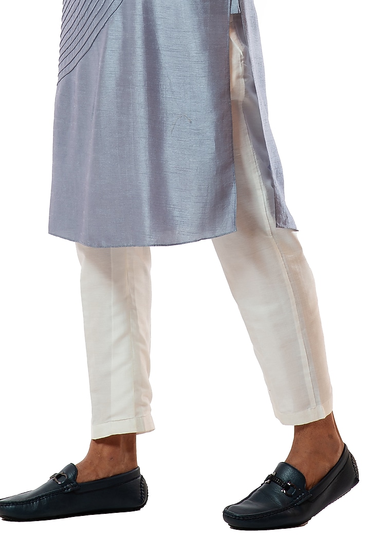 Light Grey Cotton Silk Resham Embroidered Kurta Set by Smriti By Anju Agarwal Men at Pernia's Pop Up Shop