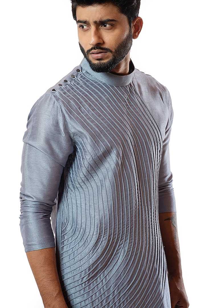 Light Grey Cotton Silk Resham Embroidered Kurta Set by Smriti By Anju Agarwal Men at Pernia's Pop Up Shop