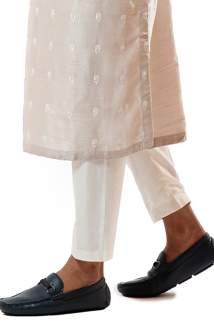 Ice Grey Bam Silk Hand Embroidered Kurta Set by Smriti By Anju Agarwal Men at Pernia's Pop Up Shop