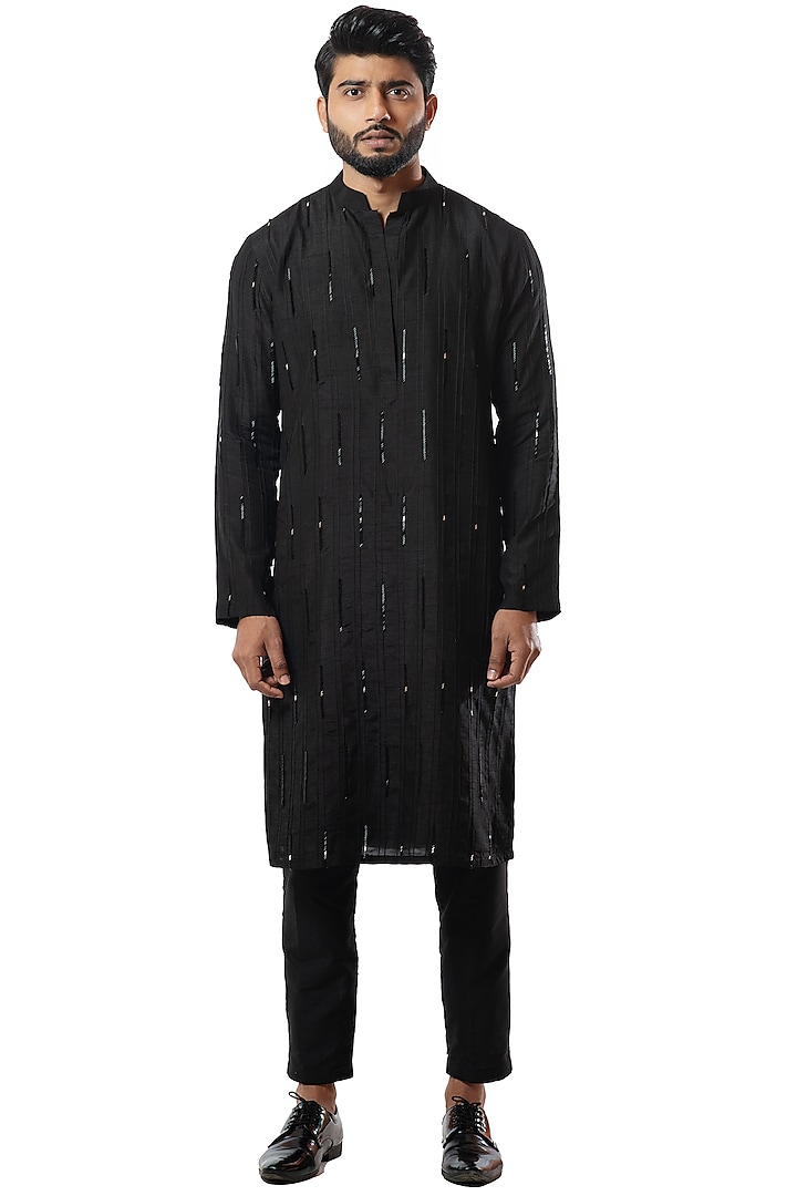 Black Pintucked Embellished Kurta Set by Smriti By Anju Agarwal Men