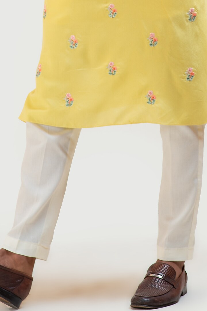Yellow Cotton Silk Floral Motif Embroidered Kurta Set by Smriti by Anju Agarwal Men at Pernia's Pop Up Shop