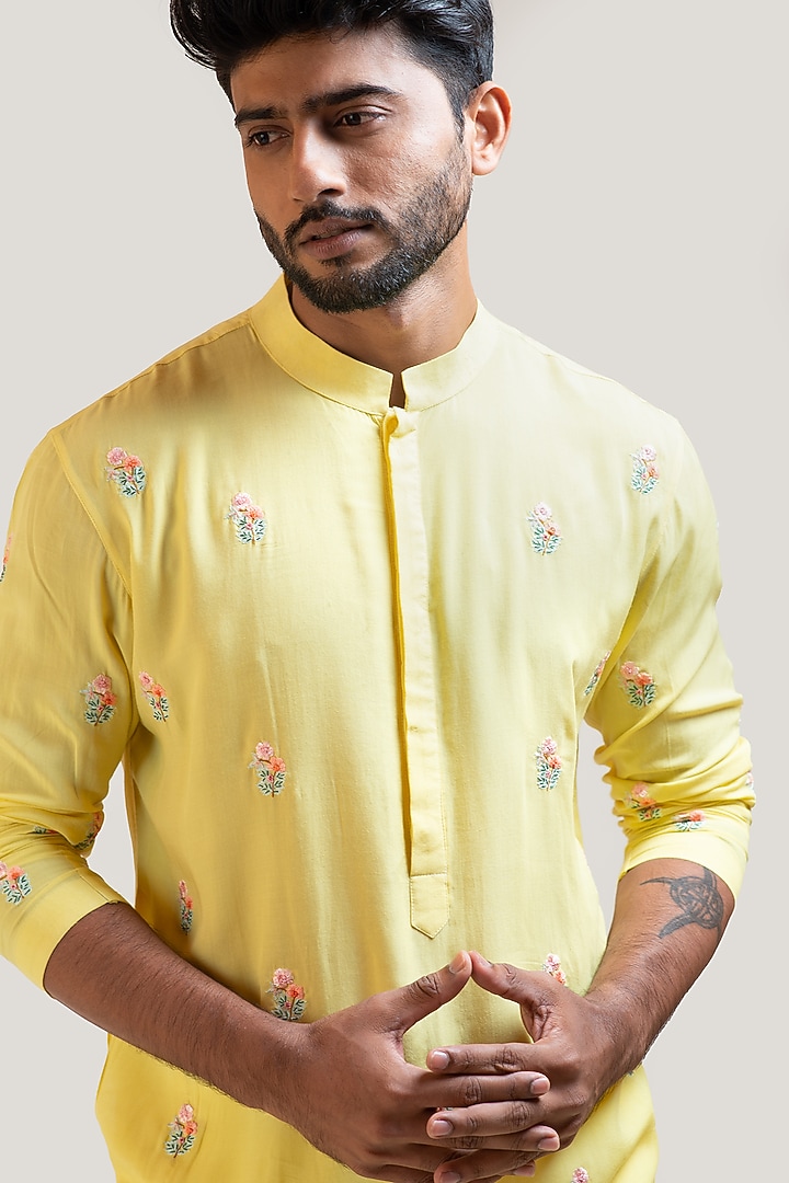 Yellow Cotton Silk Floral Motif Embroidered Kurta Set by Smriti by Anju Agarwal Men at Pernia's Pop Up Shop
