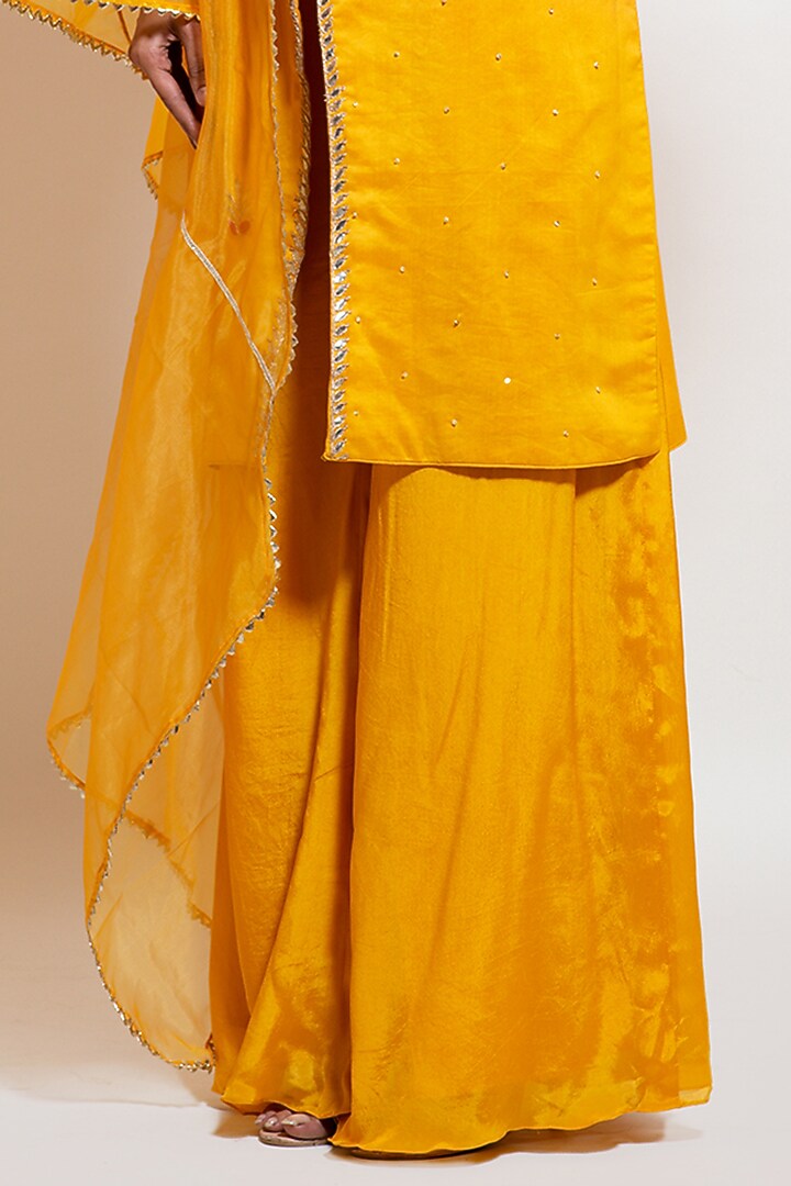 Pink & Yellow Chanderi Ombre Kurta Set by Smriti by Anju Agarwal at Pernia's Pop Up Shop