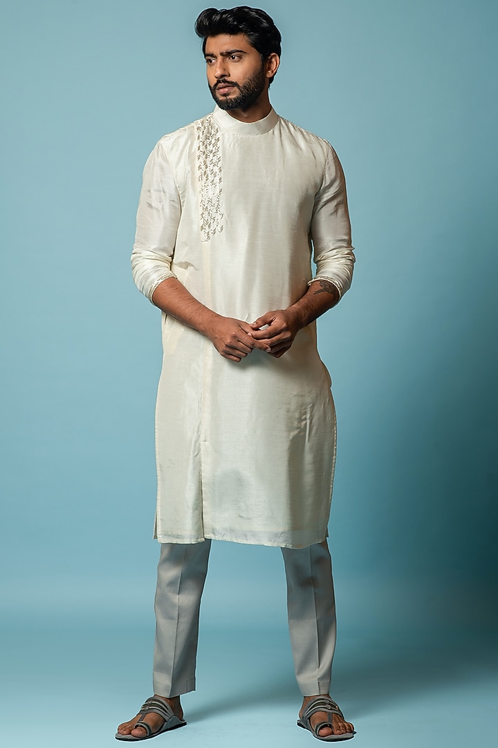 Ivory Bamberg Silk Kurta Set by Smriti by Anju Agarwal Men at Pernia's Pop Up Shop
