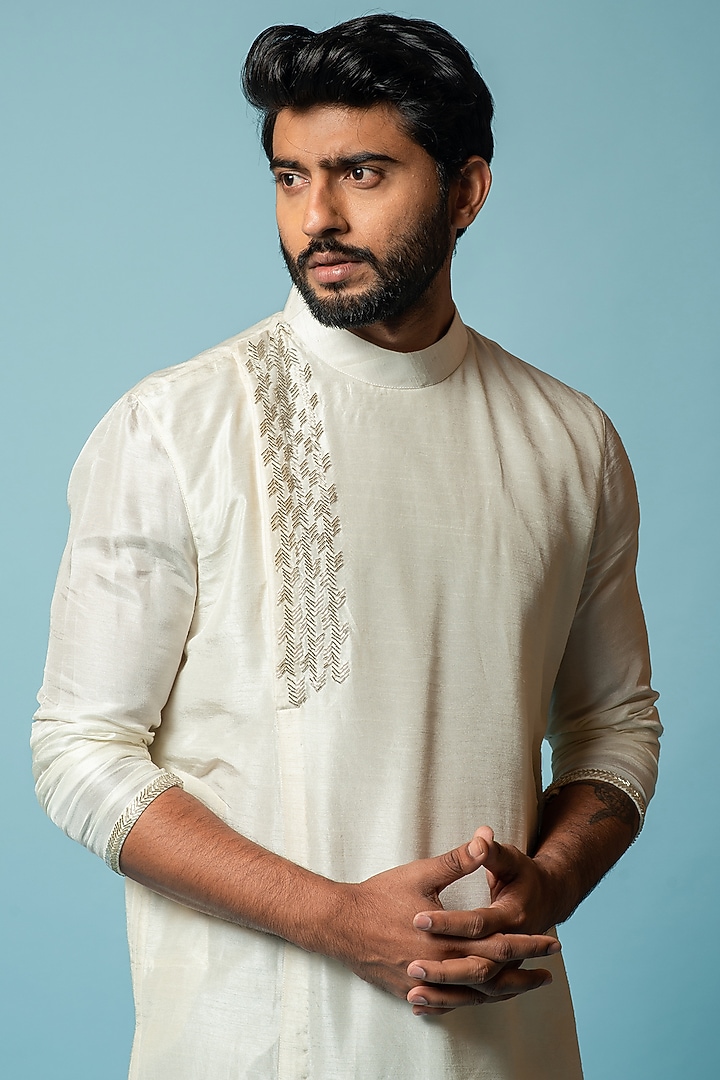 Ivory Bamberg Silk Kurta Set by Smriti by Anju Agarwal Men at Pernia's Pop Up Shop