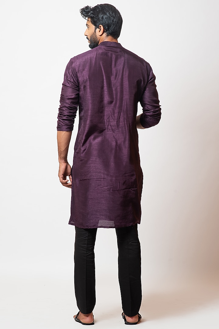 Plum Embellished Kurta Set by Smriti by Anju Agarwal Men at Pernia's Pop Up Shop