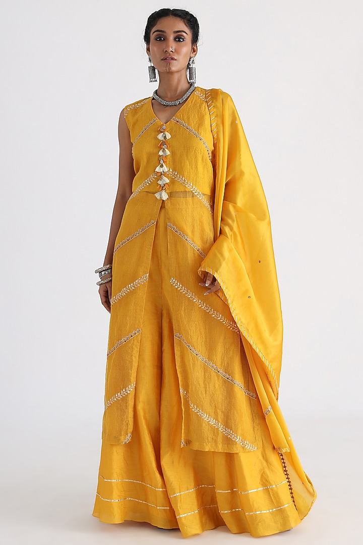 Yellow Zari Kota & Bam Silk Embroidered Kurta Set by Smriti by Anju Agarwal at Pernia's Pop Up Shop